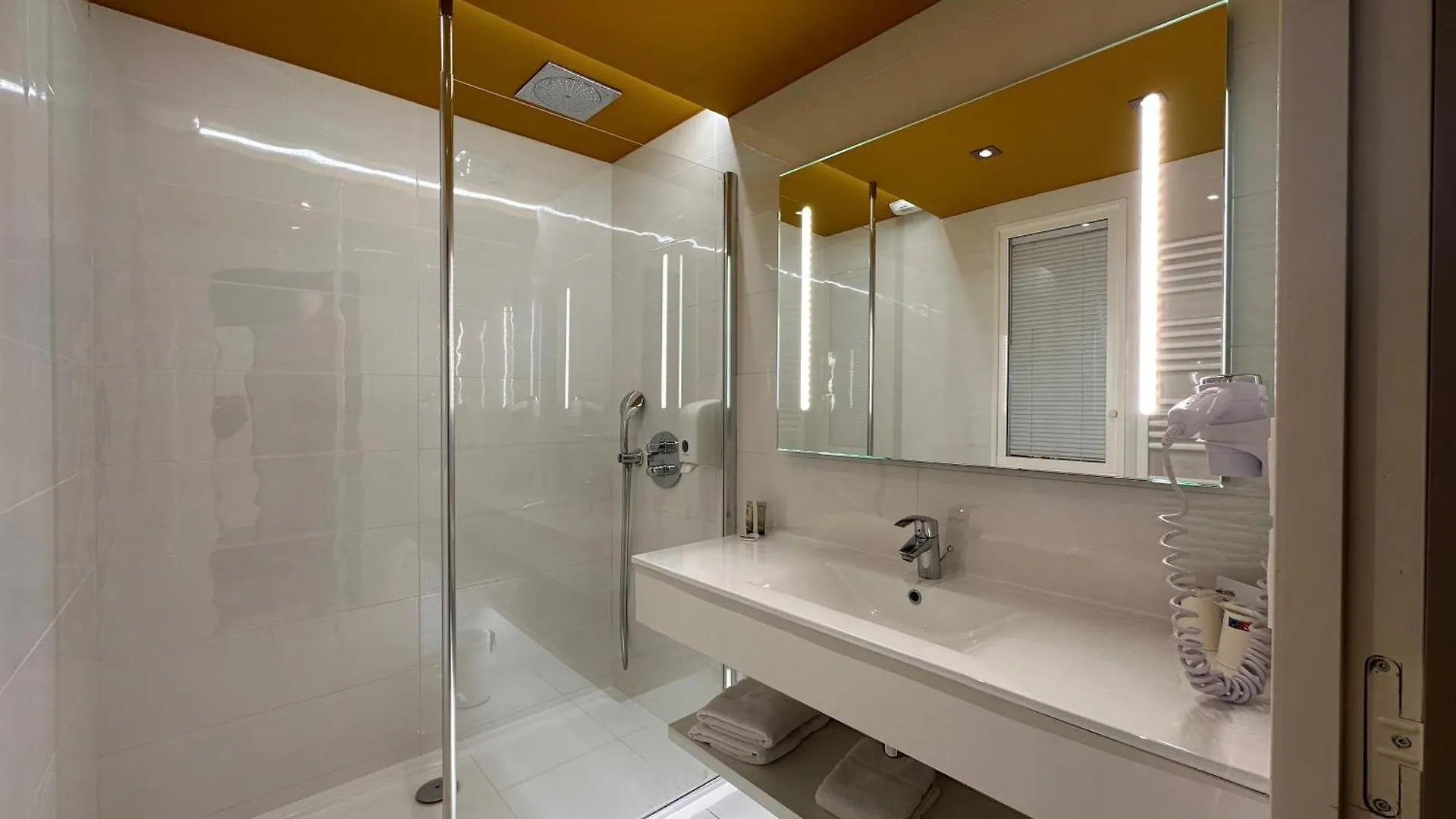 ****  Brit Hotel & Spa Saint Brieuc Plérin Frankreich
